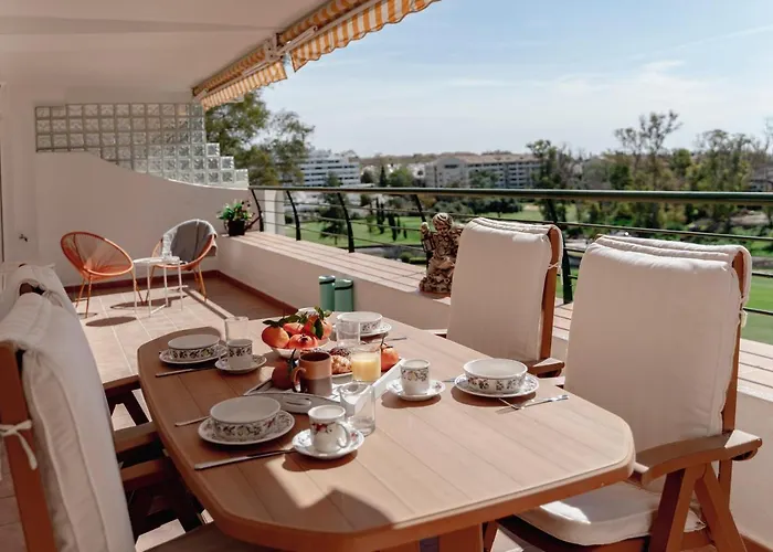 Con Espectaculares Vistas Al Golf En - Xallas 2 3 Apartamento Marbella